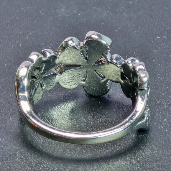 Triple Flower Band Ring With Leaf Details Size 8.5 (NWOT) - Picture 5 of 6